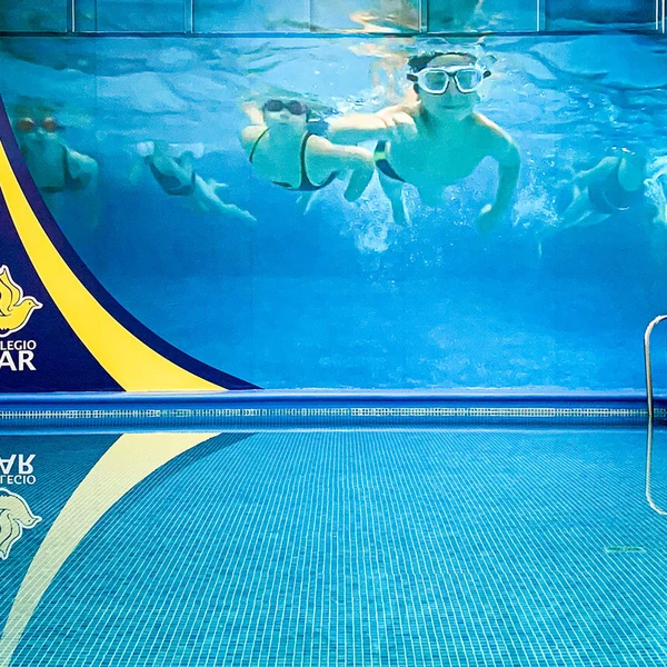 Piscina cubierta del Colegio Lar