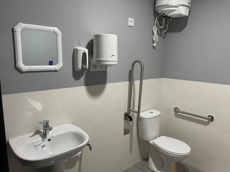 Baño adaptado instalado por Fontanería Comesaña