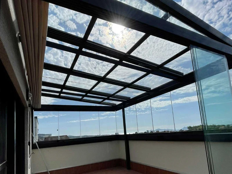 Techo de cristal y cerramiento de terraza instalados por Ideas Cerramiento